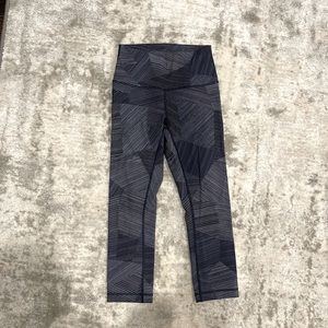 Lululemon abstract capri leggings size 2-4